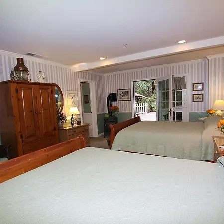 Mccaffrey House Bed And Breakfast Inn-2